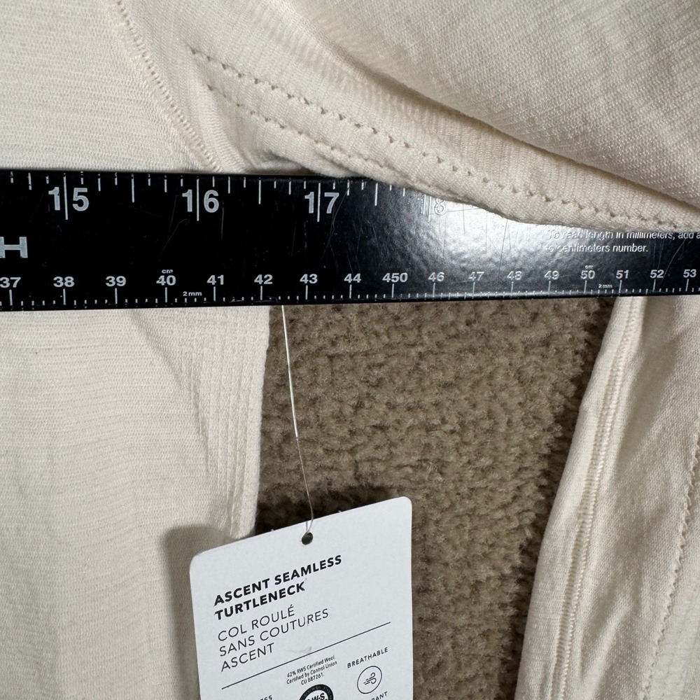Athleta Ascent Seamless Turtleneck Womens Medium Cream Wool Blend Thumbholes - Picture 6 of 12